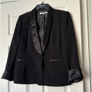NWT. Kasper Women's Tuxedo Black Blazer Satin Pleated Collar and cuffs. Size 10.